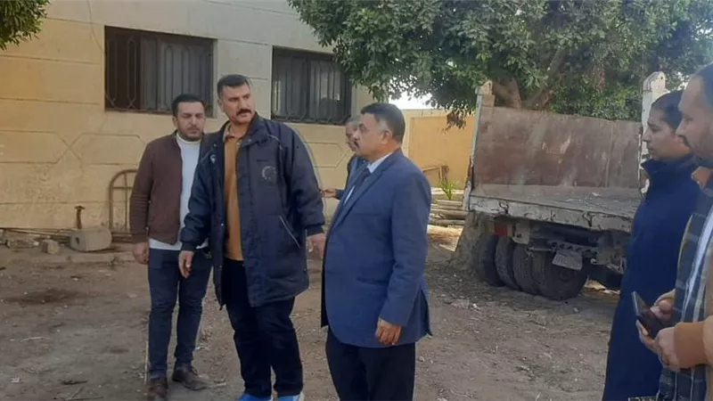 رئيس مدينة المنيا يحيل اثنان من العاملين بقرية بني احمد للتحقيق