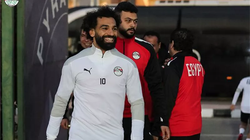 شوبير يستعرض كواليس سفر بعثة منتخبنا الوطني إلى كوت ديفوار.. شاهد