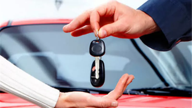 ما حكم أخذ قرض من البنك لشراء سيارة؟