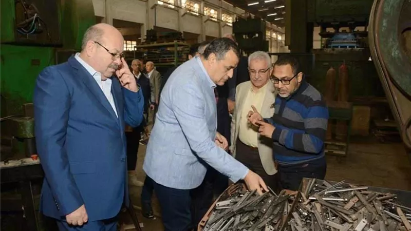 وزير الإنتاج الحربي يتابع انتظام سير العمل في حلوان للأجهزة المعدنية