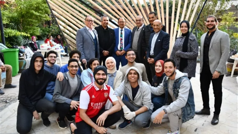 رئيس جامعة حلوان يفتتح معرضا لمشروعات طلاب العمارةبالفنون الجميلة