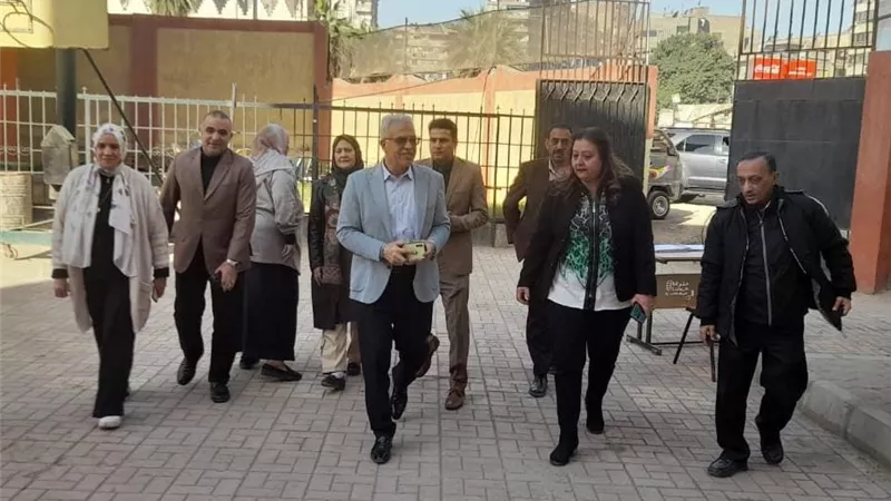 مدير تعليم القاهرة يتابع إمتحانات النقل للفصل الدراسي الأول