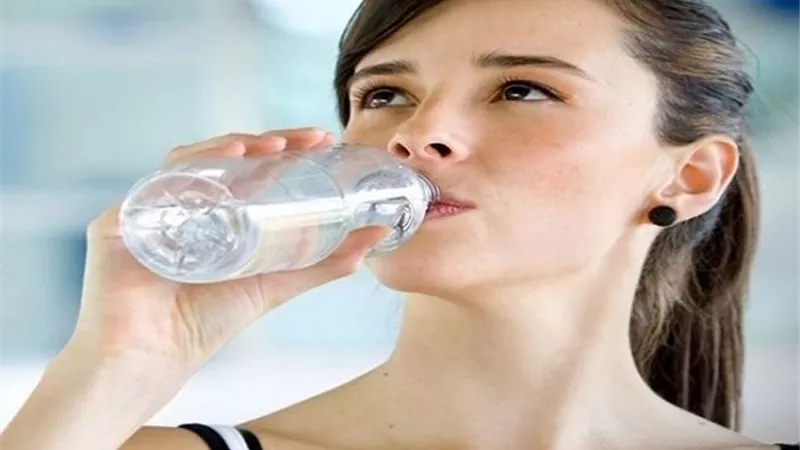 دراسة تحذر من شرب الميأة فى الزجاجات البلاستيكية