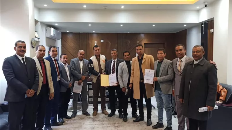 تسليم الشهادات المؤمنة لخريجى المبادرة الرئاسية 1000 معلم .. بقنا