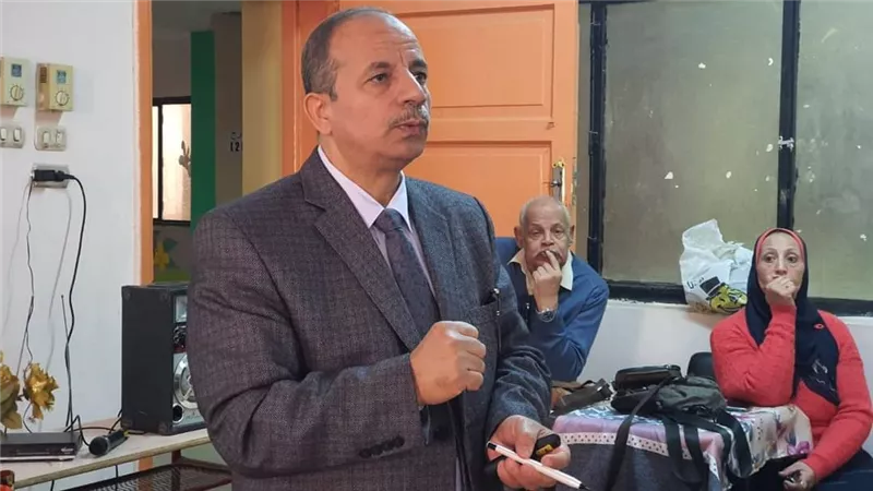محافظ الأقصر يؤكد الالتزام بالورقة الوزارية فى وضع أسئلة الامتحانات