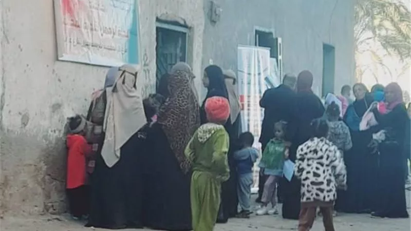 علاج ٢٥٠ مريض فى قافلة طبية بقرية الصعايدة شمال الأقصر