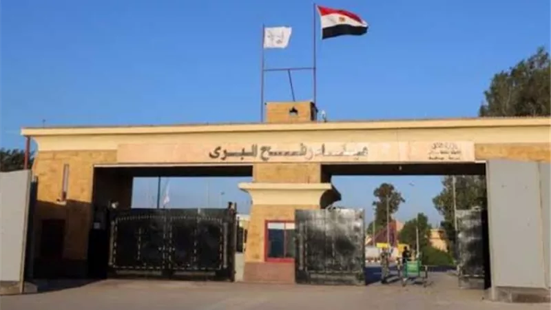 دخول 110 شاحنات مساعدات لغزة عن طريق معبر رفح بين مصر وفلسطين