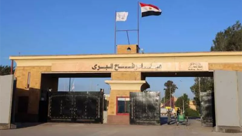 دخول 110 شاحنات مساعدات لغزة عن طريق معبر رفح بين مصر وفلسطين