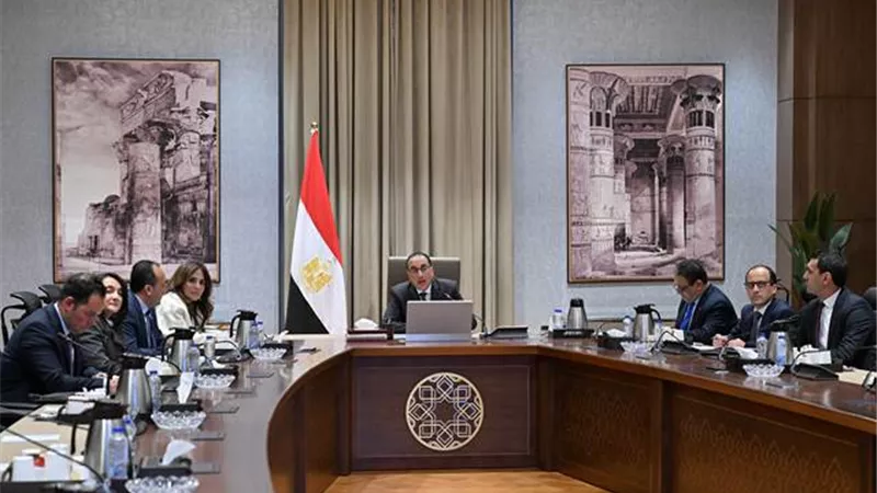 مدبولي يبحث مع مسئولي 