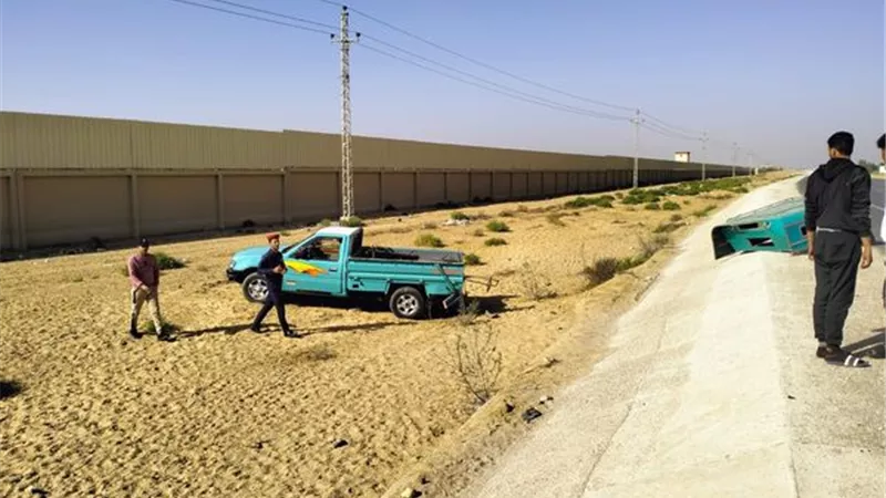 إزالة آثار حادث تصادم سيارتين بطريق الإسماعيلية السويس الصحراوى