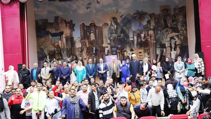 محافظ أسوان: إهتمام كبير من الرئيس السيسى بأبناؤه ذوى الهمم