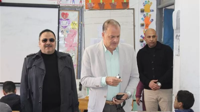 مدير تعليم الإسماعيلية يتفقد امتحانات نصف العام لصفوف النقل