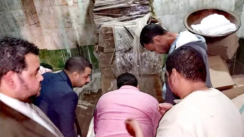١٢ محضر و١١ جوال فول سودانى منتهى الصلاحية فى حملة بالأقصر