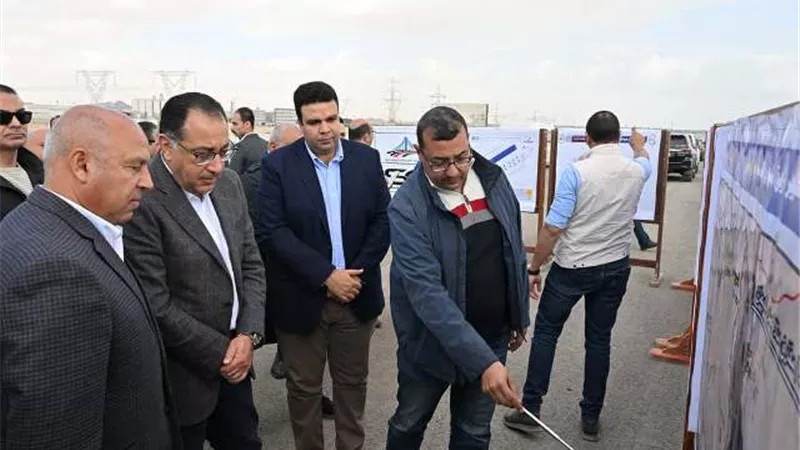 رئيس الوزراء يتفقد أعمال تطوير ورفع كفاءة طريق السويس - السخنة