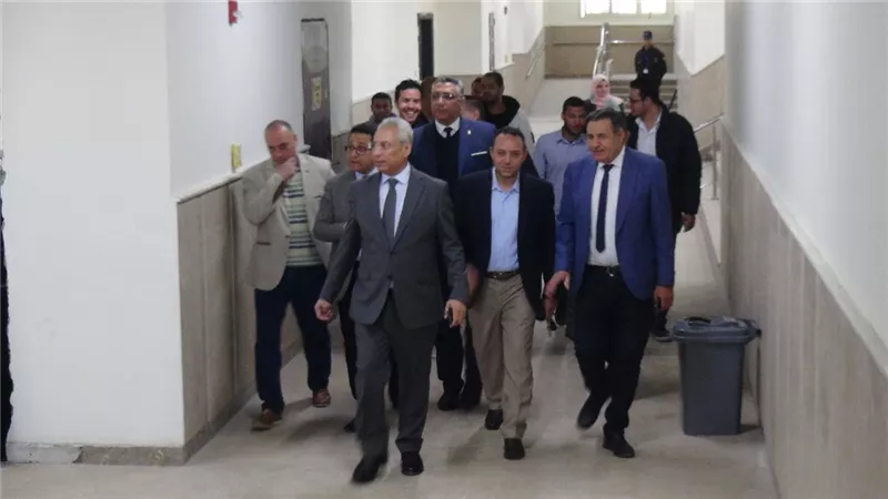 رئيس جامعة المنيا يتفقد اختبارات طلاب الجامعة الأهلية