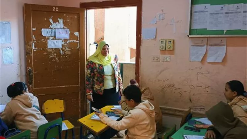 مدير تعليم الفيوم.. تتفقد لجان امتحانات النقل للفصل الدراسي الأول