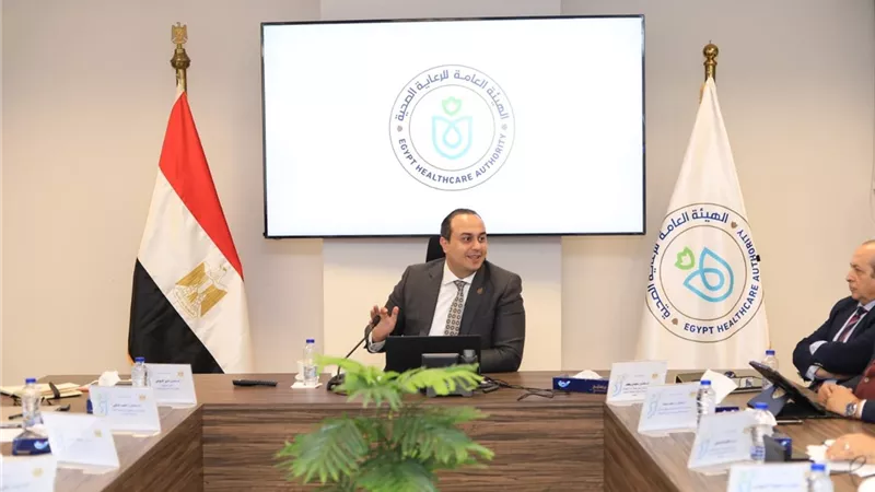 رئيس هيئة الرعاية الصحية يطمئن على تخطيط الخدمات الصحية في أسوان