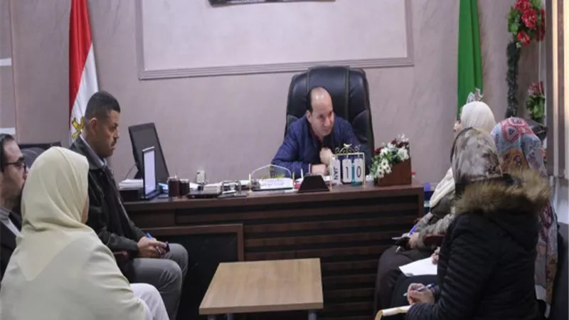 الجزار يجتمع مع فريق العمل المشرف على مبادرة الكشف عن الأورام بالقليوبية