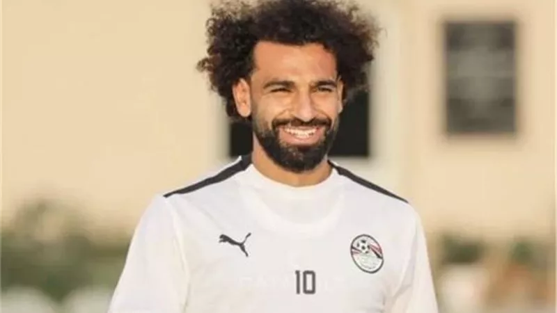 الجماهير تطارد صلاح أمام فندق إقامة المنتخب بكوت ديفوار- شاهد