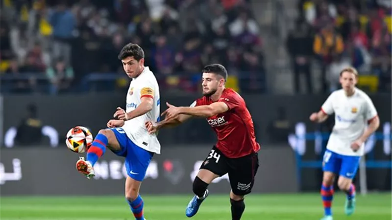 برشلونة يهزم أوساسونا ويضرب موعدا مع ريال مدريد بنهائى السوبر