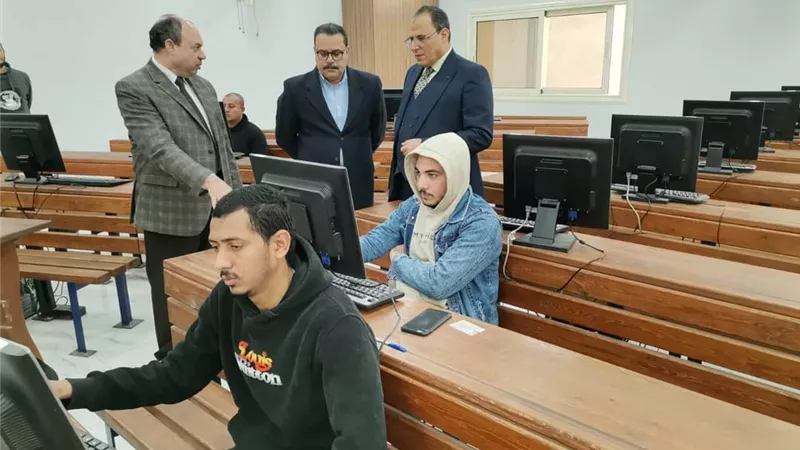 نائب رئيس جامعة الأزهر لشئون التعليم يتفقد لجان الامتحانات