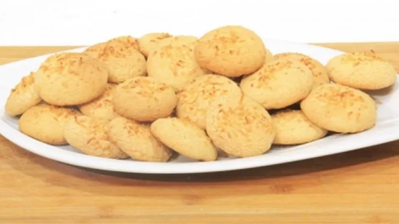 بمكونات بسيطة .. طريقة عمل البسكويت بجوز الهند