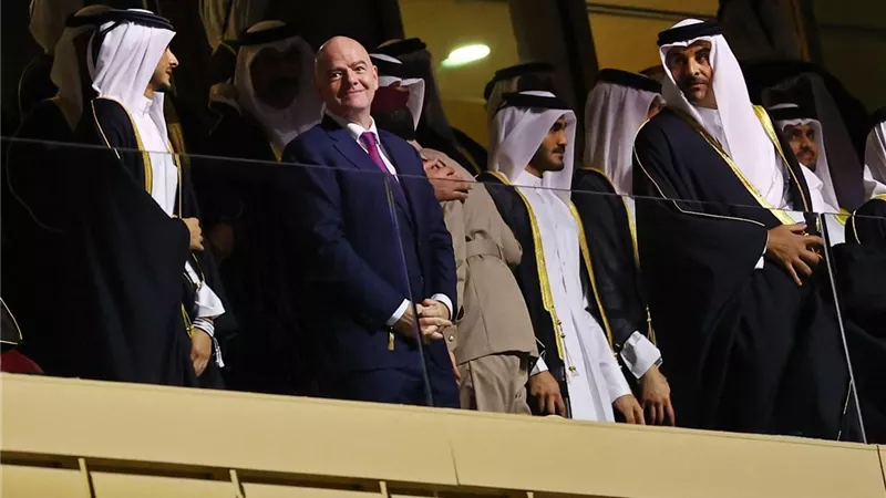 أمير دولة قطر وإنفانتينو يحضران افتتاح كأس آسيا