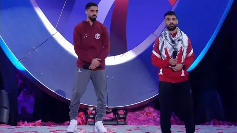 قائد قطر يمنح كابتن فلسطين شرف تأدية قسم بطولة كأس آسيا .. شاهد