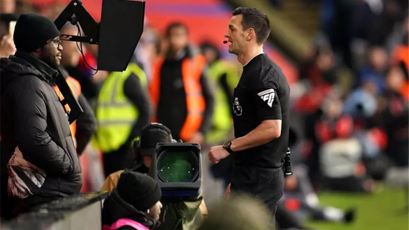 شاهد تقنية الفيديو تلغي الهدف الأول لمنتخب قطر في كأس آسيا