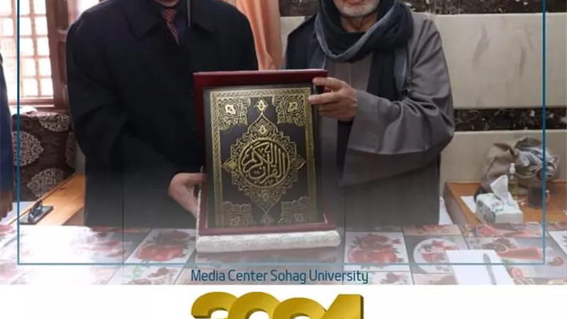 رئيس جامعة سوهاج يؤدي صلاة الجمعة مع شيخ الازهر