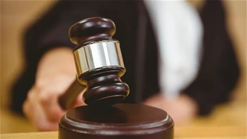 السجن المشدد ١٥ عاما لاب هتك عرض نجلته بمساعدة جارتة
