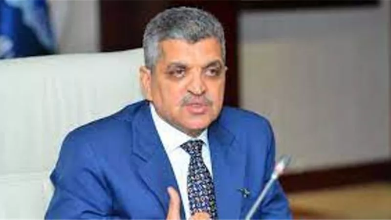 رئيس هيئة قناة السويس : الملاحة منتظمة فى الاتجاهين