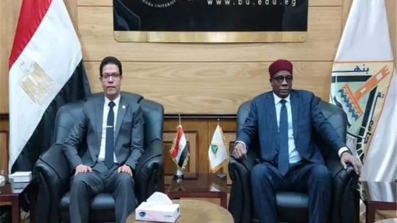 رئيس جامعة بنها يبحث مع سفير دولة تشاد سبل التعاون المشترك