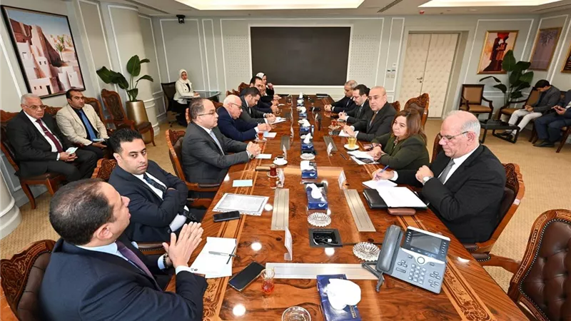 وزير الإسكان ومحافظ بورسعيد يبحثان مقترحات تنفيذ مشروعات سكنية