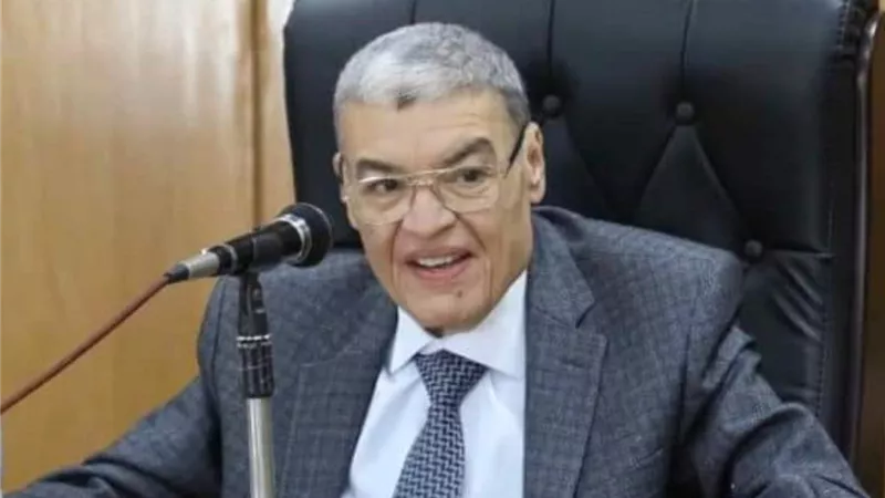 توقيع الكشف الطبى وتقديم خدمات طبية بعيادات الاسنان بالمنيا