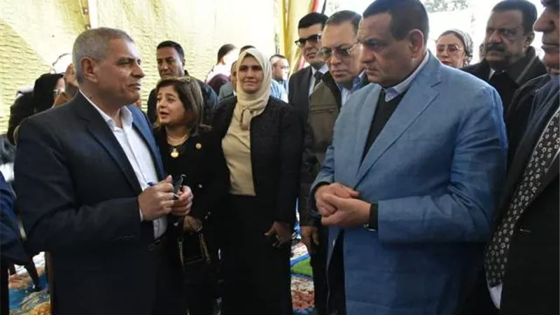 آمنة وغراب يتفقدان أعمال تطوير طريق أبوحاكم