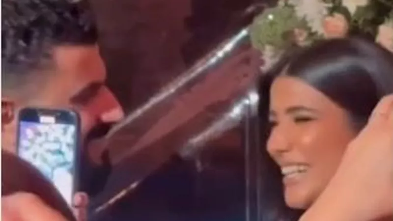 وصلة رقص تجمع المخرج محمد سامى برفقة شقيقته