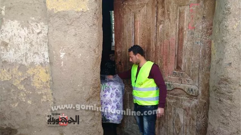 توزيع بطاطين وألحفة الشتاء على غير القادرين ببني سويف
