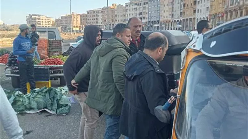 جهاز دمياط الجديد يصادر 2 توك توك ويشن حملة إشغالات.. بالصور