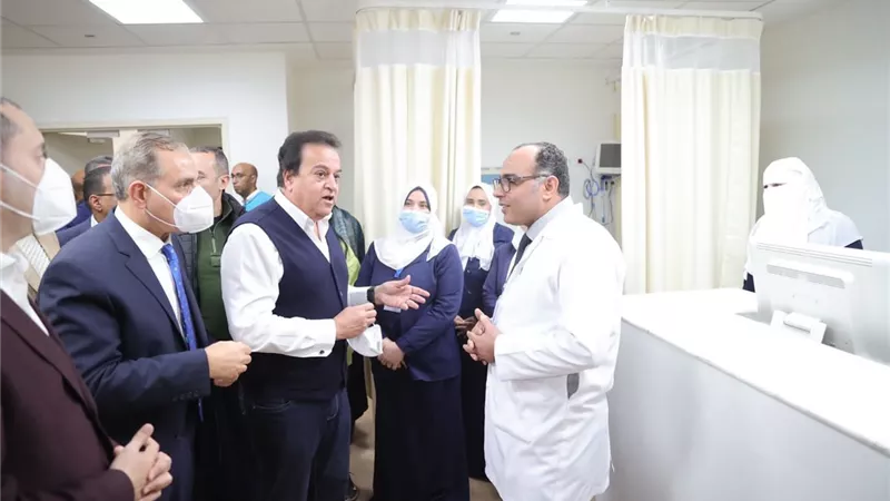 وزير الصحة يتفقد مستشفى بيلا المركزي ويوجه بتوفير 7 حضانات إضافية