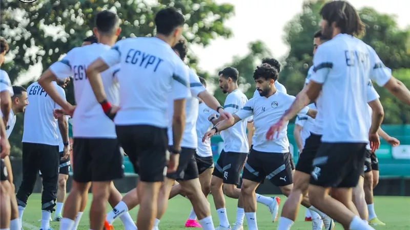 سيف زاهر يكشف سر الإسورة التي يرتديها لاعبي المنتخب الوطني.. شاهد