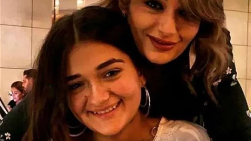زوجة الفنان احمد زاهر توجه رسالة لابنتها بشأن 