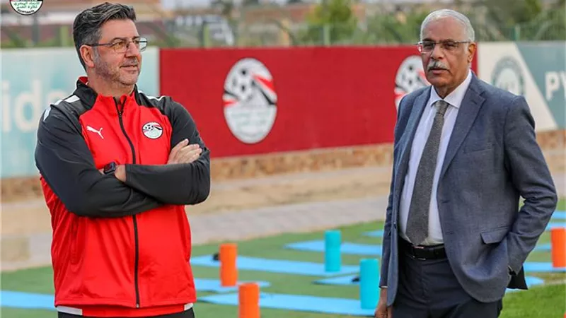 هل منتخب مصر قادر علي الفوز بأمم إفريقيا ؟ شاهد رد جمال علام