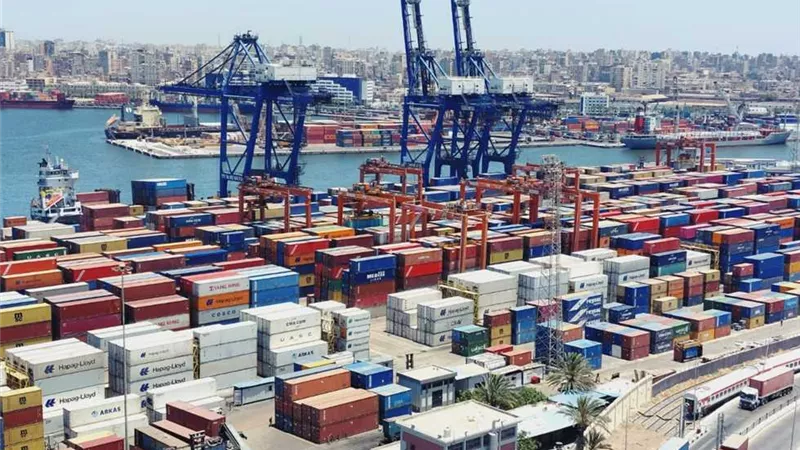 تداول 18 ألف طن بضائع عامة ومتنوعة بموانئ البحر الأحمر