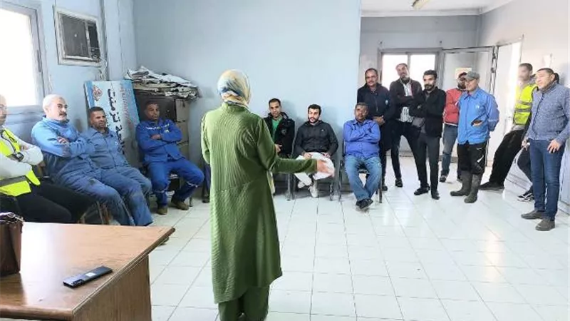 حملة توعية للعاملين بمحطة صرف صحى 