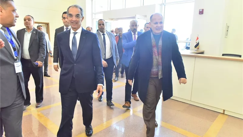 محافظ أسيوط يستقبل وزير الاتصالات لتفقد وافتتاح بعض المشروعات