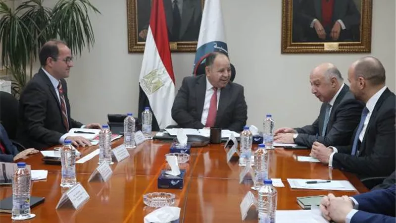 المالية..بناءشراكة استراتيجية لجذب المزيد من الاستثمارات التنموية