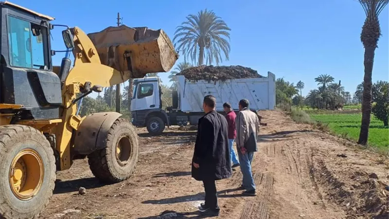 استمرار حملات النظافة وتمهيد الطرق ودعم الإنارة بمراكز المنيا