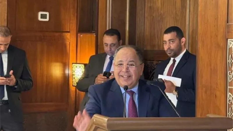 «تحسين الأجور والمعاشات.. حوافز مالية واستثمارية».. تكليف رئاسي بحزمة جديدة لتخفيف الأعباء عن المواطنين