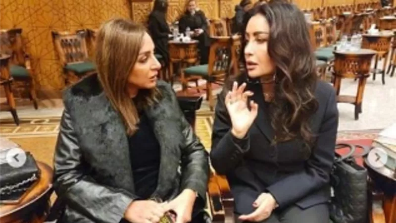 لطيفة توجه رسالة لكل من ساندها فى رحيل والدتها